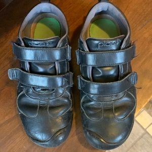 Plae shoes -used